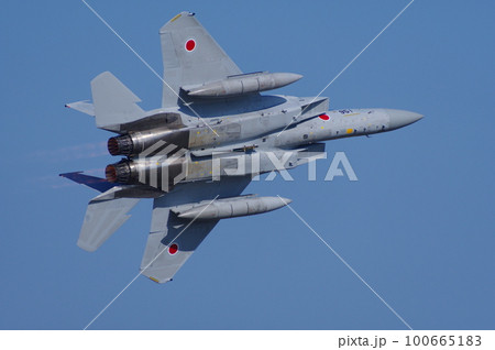 航空祭で機動飛行を行う航空自衛隊のF-15 航空祭で機動飛行を行う航空自衛隊のF-15 100665183