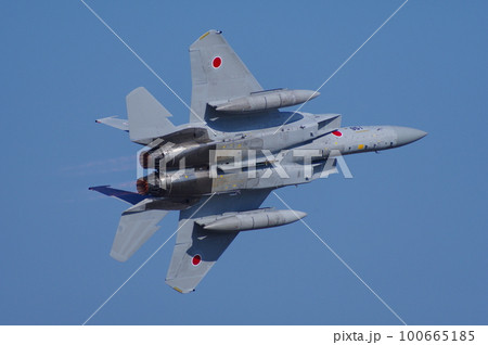 航空祭で機動飛行を行う航空自衛隊のF-15 航空祭で機動飛行を行う航空自衛隊のF-15 100665185