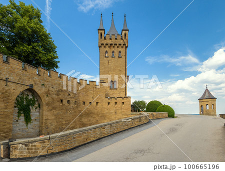 Hohenzollern Castle entrance, road to mountain top in Stuttgart vicinity, Germany 100665196