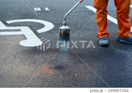 身障者用駐車場　アスファルトバーナーあぶり　乾燥　02 100667268