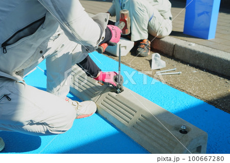 身障者用駐車場車止め取付工事 01 身障者用駐車場車止め取付工事 01 100667280