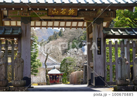 栃木県日光市鉢石町の鉢石山無量寿院観音寺の風景 栃木県日光市鉢石町の鉢石山無量寿院観音寺の風景 100670885