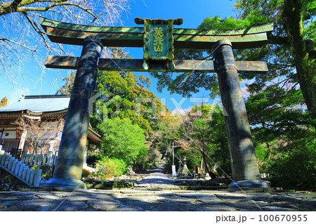 【福岡県】英彦山神宮の銅の鳥居 【福岡県】英彦山神宮の銅の鳥居 100670955