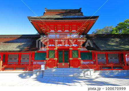 【大分県】晴天の宇佐神宮の上宮 100670999