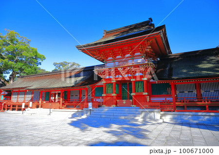 【大分県】晴天の宇佐神宮の上宮 100671000