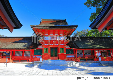 【大分県】晴天の宇佐神宮の上宮 100671003