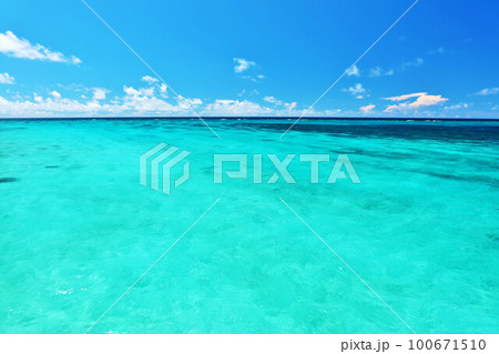 沖縄 宮古島の青空と海 沖縄 宮古島の青空と海 100671510