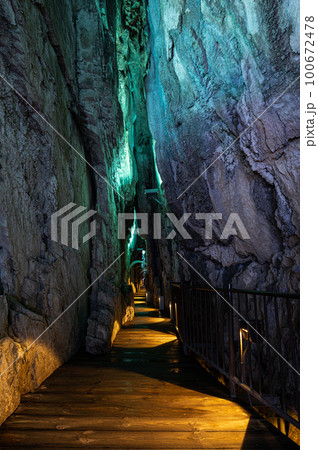 龍泉洞　百間廊下　日本三大鍾乳洞 100672478