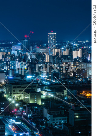 千葉ポートタワーからの千葉市の夜景 100675312