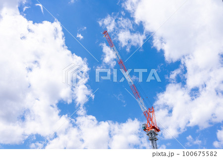 タワークレーン　青空 100675582