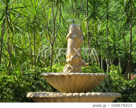 Statue Fountain in Garden, the park at hk Statue Fountain in Garden, the park at hk 100676025