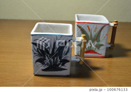 ベトナム伝統工芸「バッチャン焼き」のコーヒーカップ 100676133