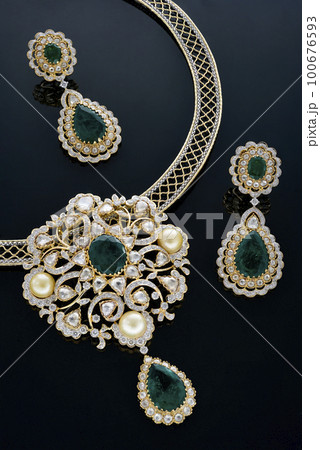 Indian Gold jewelry Macro shot Indian Gold jewelry Macro shot 100676593