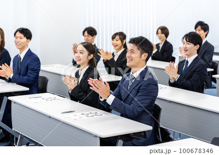 ビジネスシーン 100678346