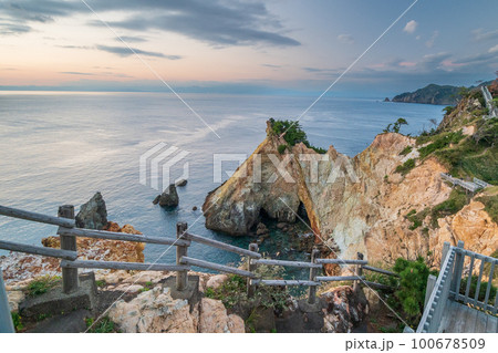 西伊豆黄金崎公園からの夕暮れの景色 西伊豆黄金崎公園からの夕暮れの景色 100678509