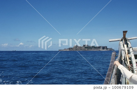 軍艦島全景(1997年) 軍艦島全景(1997年) 100679109
