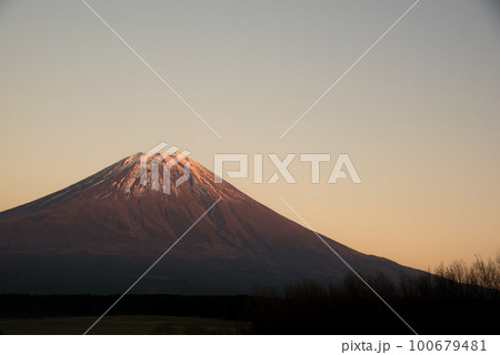 朝焼けの富士山・秋 100679481