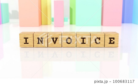 INVOICEの文字が印字された木製ブロック INVOICEの文字が印字された木製ブロック 100683117