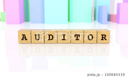 AUDITORの文字が印字された木製ブロック 100684339