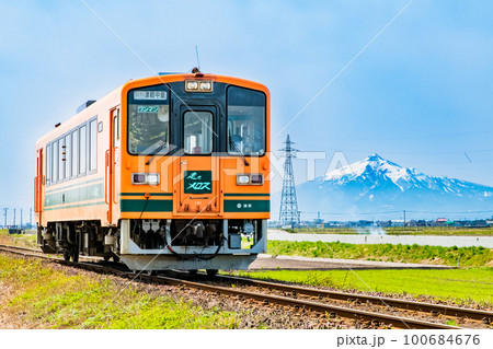 津軽鉄道 岩木山をバックに津軽平野を走る列車 ~大沢内-深郷田~ 津軽鉄道 岩木山をバックに津軽平野を走る列車 ~大沢内-深郷田~ 100684676