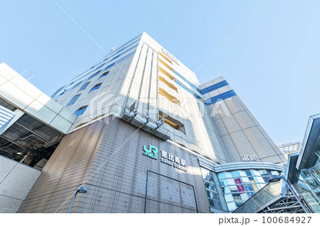 東京都渋谷区恵比寿 快晴のJR恵比寿駅西口 東京都渋谷区恵比寿 快晴のJR恵比寿駅西口 100684927