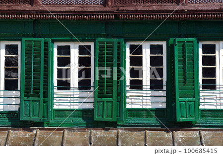 Green shutters in the Durbar square, Kathmandu, Nepal 100685415