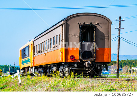 津軽鉄道　ストーブ列車　～飯詰駅付近～ 100685727
