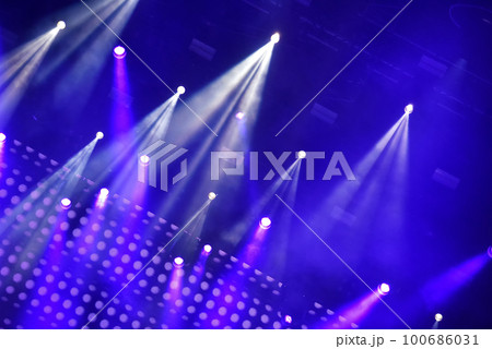 Stage lights 100686031