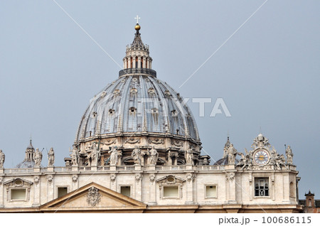 The dome of the San Pietro basilica, Vatican 100686115