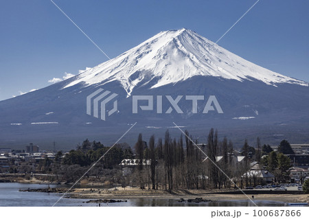 富士山の雪景色 100687866