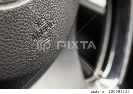 Safety airbag sign on car steering wheel with horn icon Safety airbag sign on car steering wheel with horn icon 100692130
