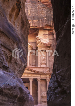 El Khasneh temple in petra 100692140
