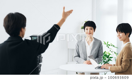 インタビュー収録 カメラマン インタビュー収録 カメラマン 100693609