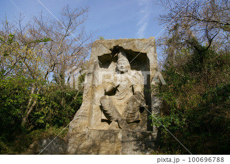 横須賀市 鷹取山　磨崖仏（弥勒菩薩尊像） 100696788