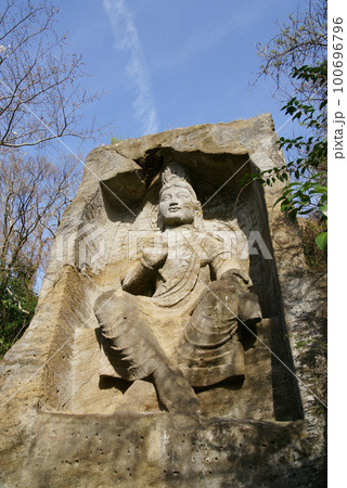 横須賀市 鷹取山 磨崖仏(弥勒菩薩尊像) 横須賀市 鷹取山 磨崖仏(弥勒菩薩尊像) 100696796