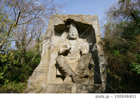 横須賀市 鷹取山　磨崖仏（弥勒菩薩尊像） 100696801