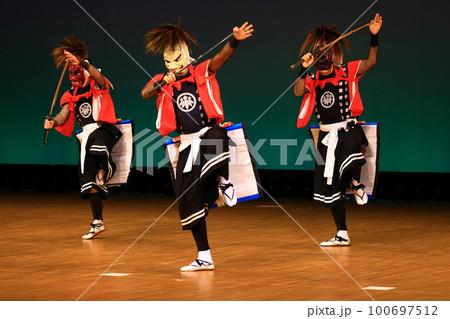 岩手県北上市　民俗芸能公演　鬼剣舞 100697512