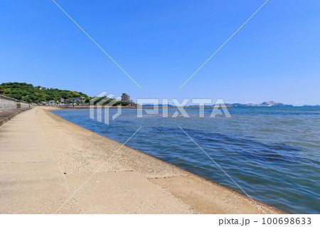 赤穂海浜公園から見る海 100698633