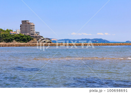 赤穂海浜公園から見る海 100698691
