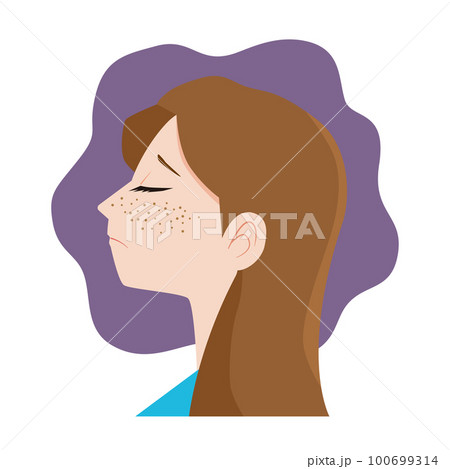 顔のそばかすに悩む女性 100699314