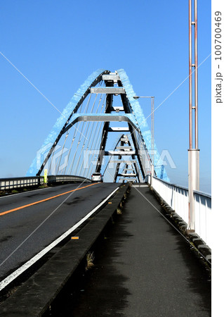 茨城、埼玉、栃木の3県を結ぶ、渡良瀬川に架かる橋 茨城、埼玉、栃木の3県を結ぶ、渡良瀬川に架かる橋 100700469