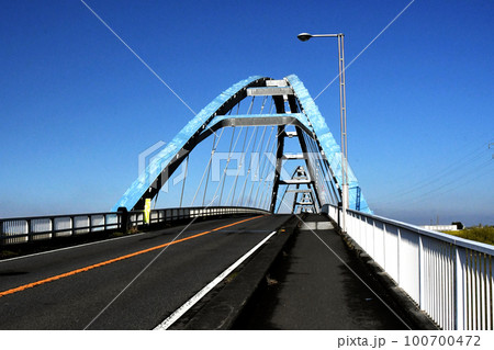 茨城、埼玉、栃木の3県を結ぶ、渡良瀬川に架かる橋 100700472
