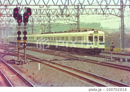 開業5年後の小田急・新百合ヶ丘駅に到着する2400形+9000形の急行、1979年7月8日 開業5年後の小田急・新百合ヶ丘駅に到着する2400形+9000形の急行、1979年7月8日 100702818