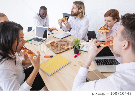Business team eating sharing pizza Business team eating sharing pizza 100710442