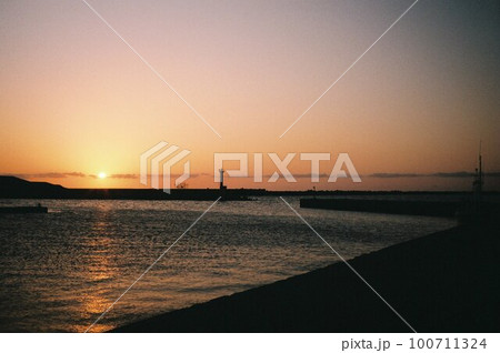 夕焼け 100711324