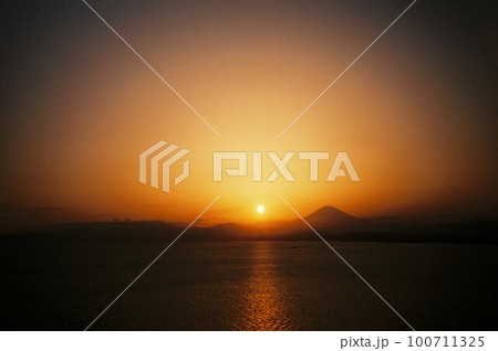夕焼け 100711325