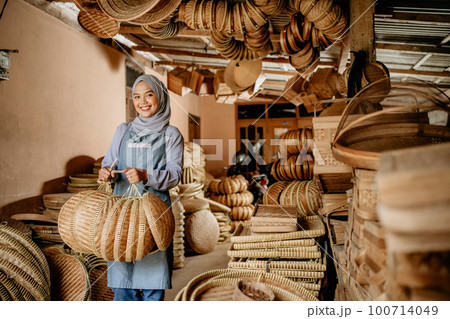 proud seller holding her bamboo craft product proud seller holding her bamboo craft product 100714049