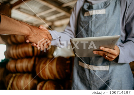 hand shake between seller and customer in workshop hand shake between seller and customer in workshop 100714197