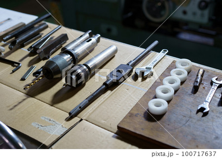 旋盤加工で使う工具 100717637