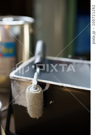 ペンキ塗り作業 100721262